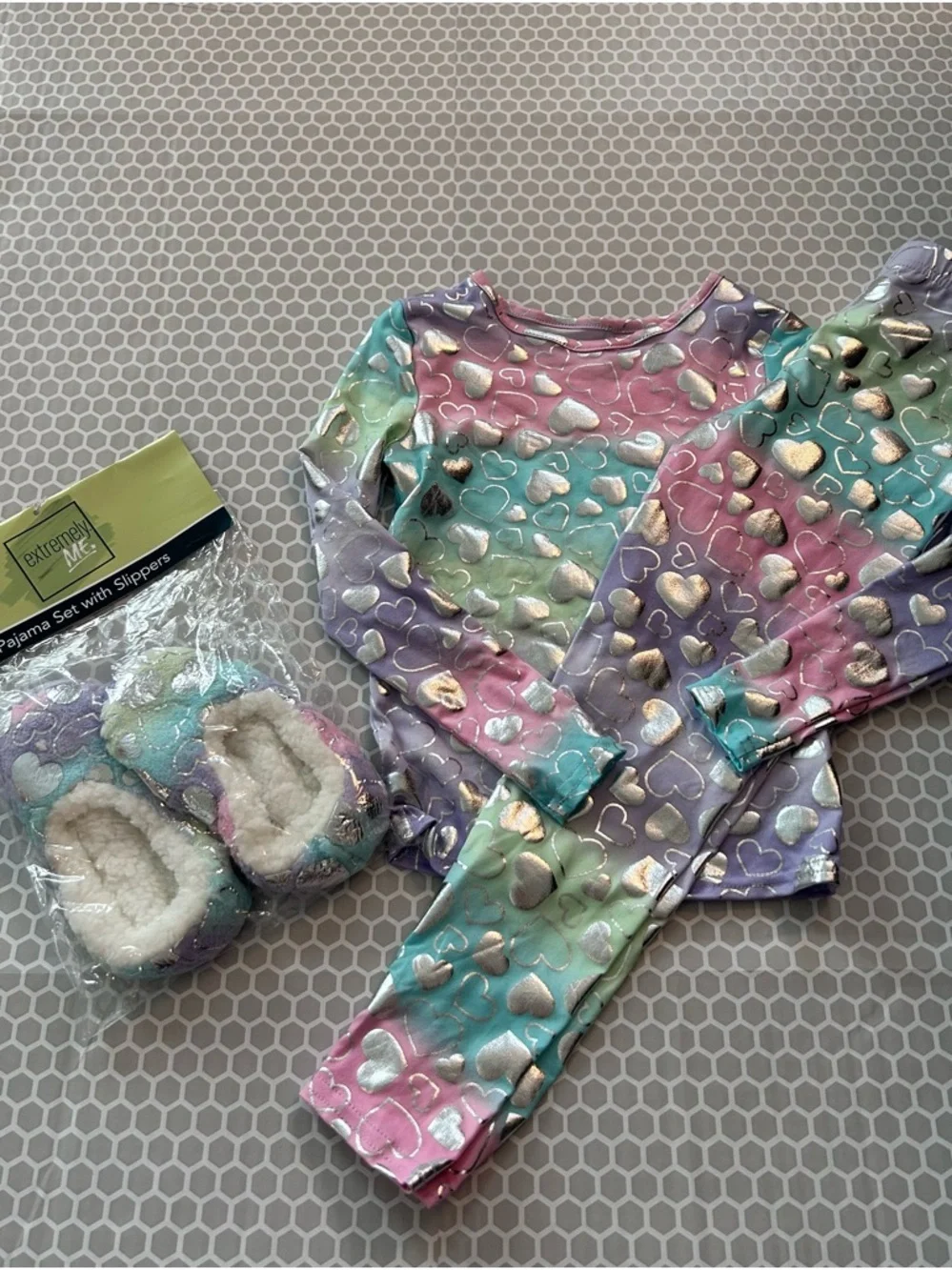 NWOT Extremely Me Girls Pastel Rainbow Heart Pajama Set Metallic Hearts Size 6